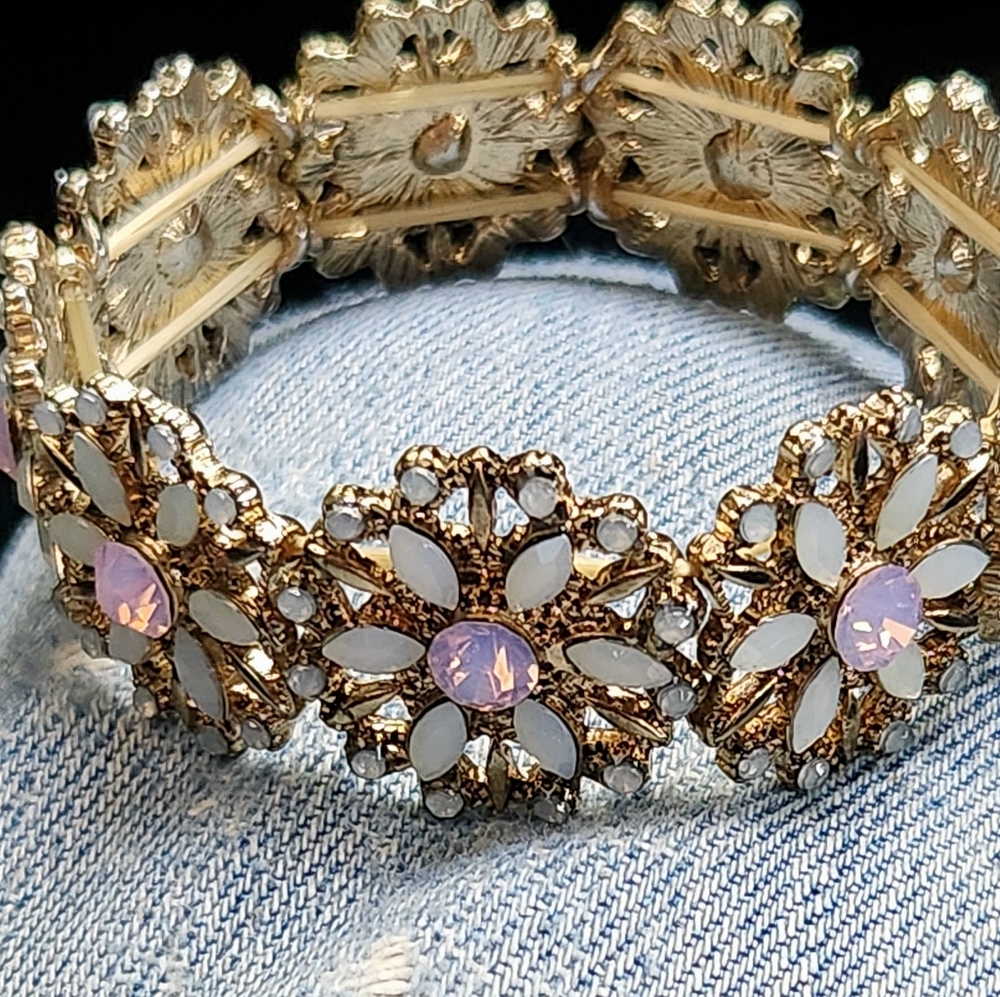 Beautiful Pink & a Very Light Green Crystal Elastic Stretch Bracelet (NWOT)